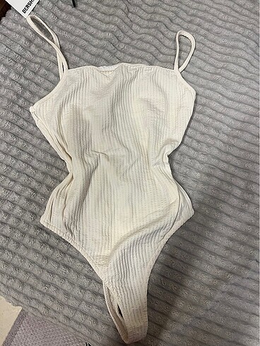 bershka beyaz askılı body