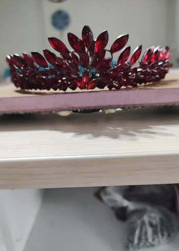 Bordo Parlak Kına Taç