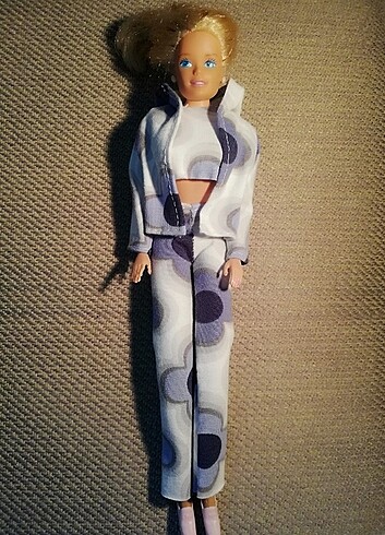 Barbie figür oyuncak 