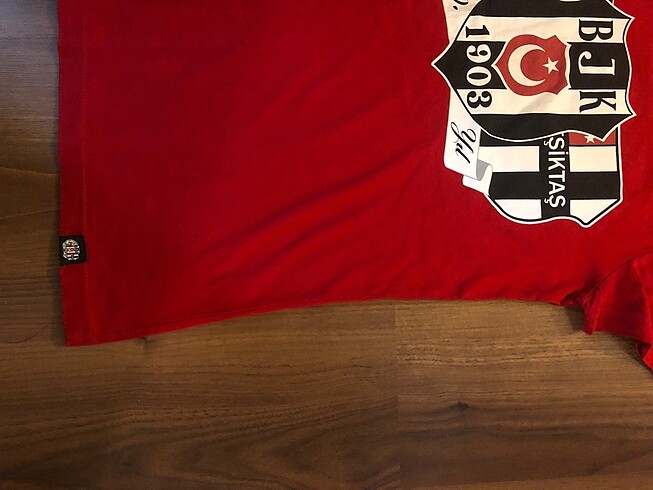 m Beden kırmızı Renk Orijinal BJK forma