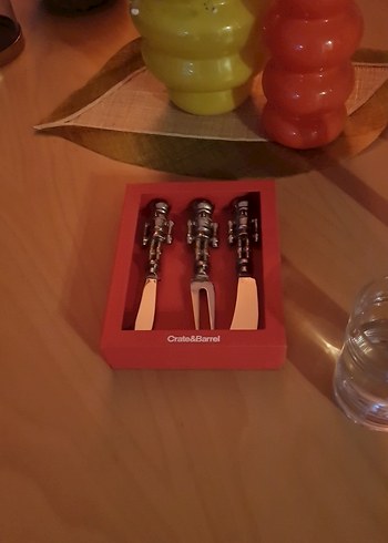 Crate&Barrel Bordo Kesme ve Servis Seti - Görsel 3