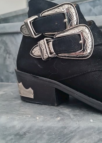 Siyah Süet Tokalı Gotik Kadın Botu - Görsel 3
