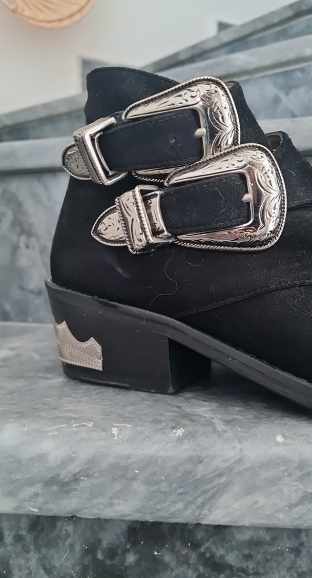 Siyah Süet Tokalı Gotik Kadın Botu - Görsel 3