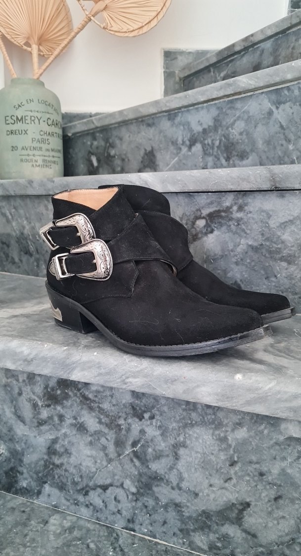 Siyah Süet Tokalı Gotik Kadın Botu - Görsel 2