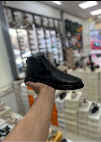 Siyah Erkek Sokak Tarzı  Bot - Görsel 4