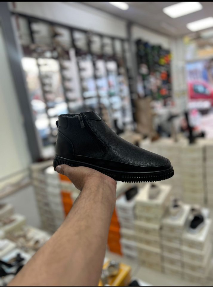 Siyah Erkek Sokak Tarzı  Bot - Görsel 4