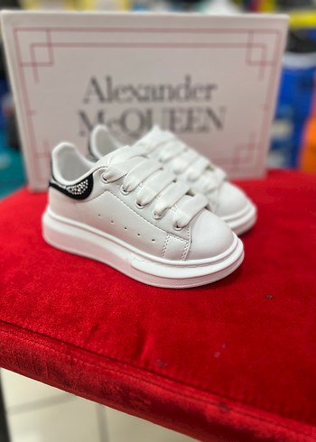 Alexander McQueen 27