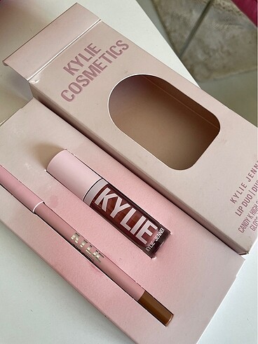 Kylie cosmetics lip kit