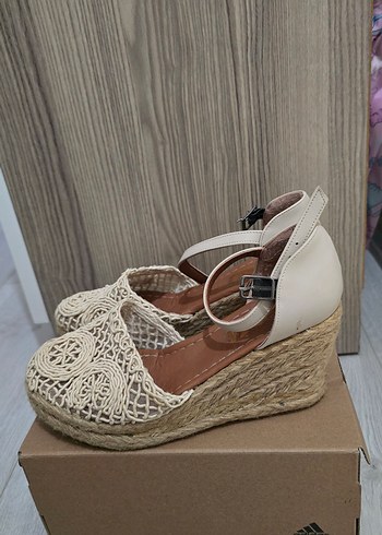 Bej Bohem Örgü Dolgu Topuklu Kadın Sandalet - Görsel 2
