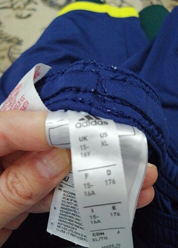 15-16 Yaş Beden lacivert Renk Adidas Fenerbahçe çocuk şort.