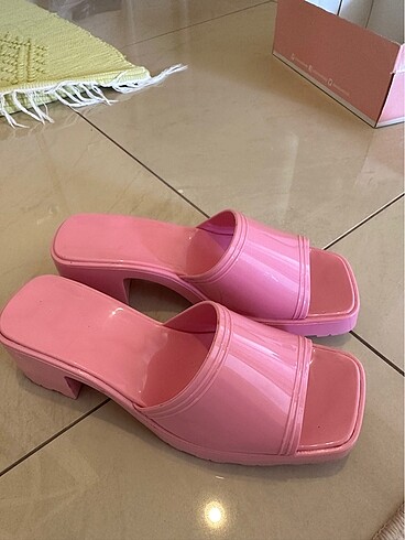 Elle Pembe terlik