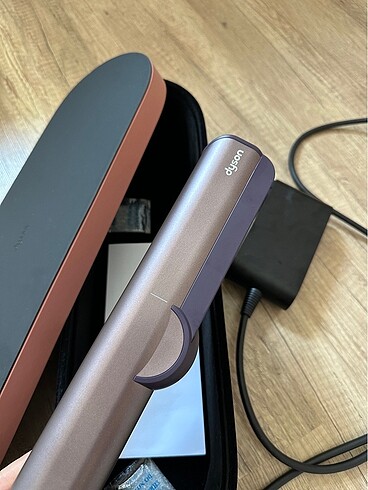 Beden Dyson airstrait jasper plum