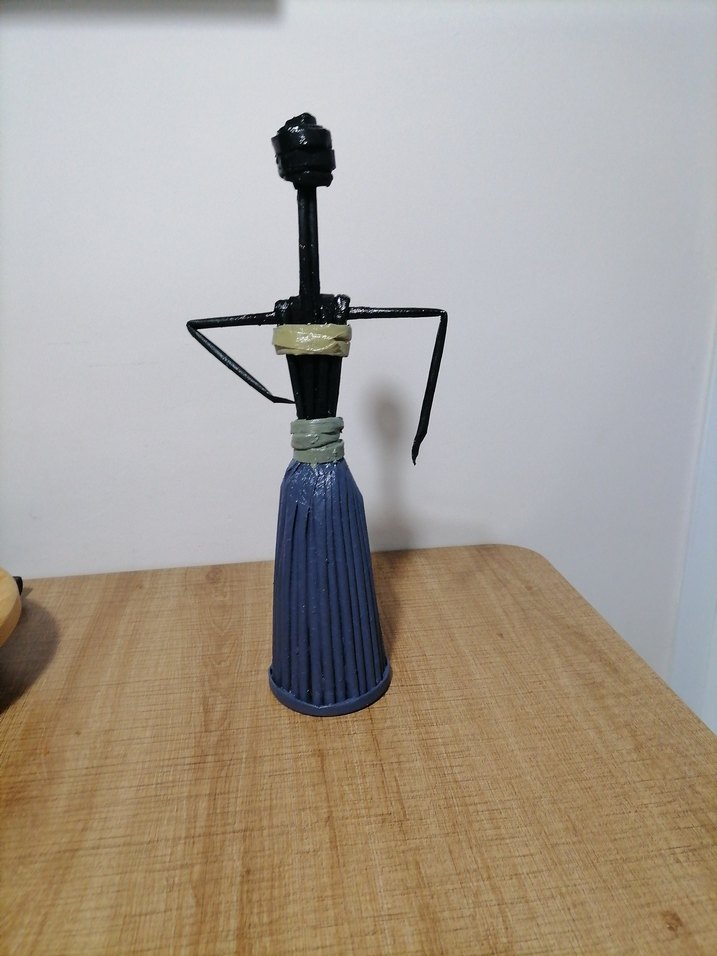 Mavi Etekli Gri Figürin - Görsel 2