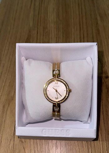 Guess Guess Kalpli Taşlı kadın saati