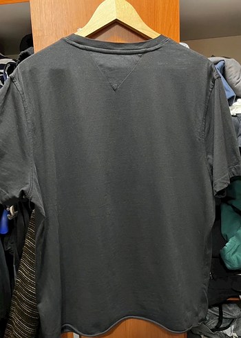 Tommy Hilfiger crop kesim siyah Tişört - Görsel 2