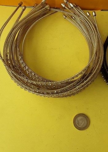 Kadın Parlak Taşlı Altın ve Siyah taçlar tanesi 20 tl - Görsel 6