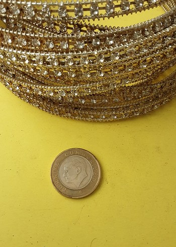 Kadın Parlak Taşlı Altın ve Siyah taçlar tanesi 20 tl - Görsel 4