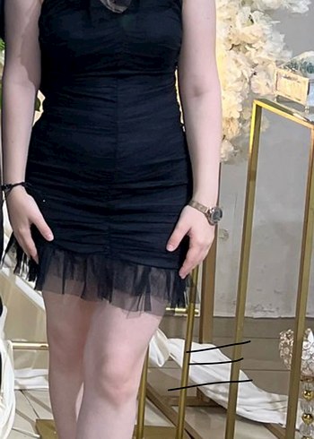 Siyah Fırfırlı Tüllü Sırtı Çapraz Mini Elbise