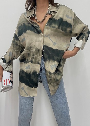 l Beden Kadın Batik Desenli Saten Oversize Gömlek