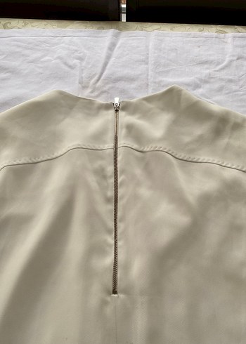 V Yaka Piliseli Beyaz Hamile Bluzu - Görsel 5