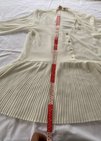 V Yaka Piliseli Beyaz Hamile Bluzu - Görsel 2