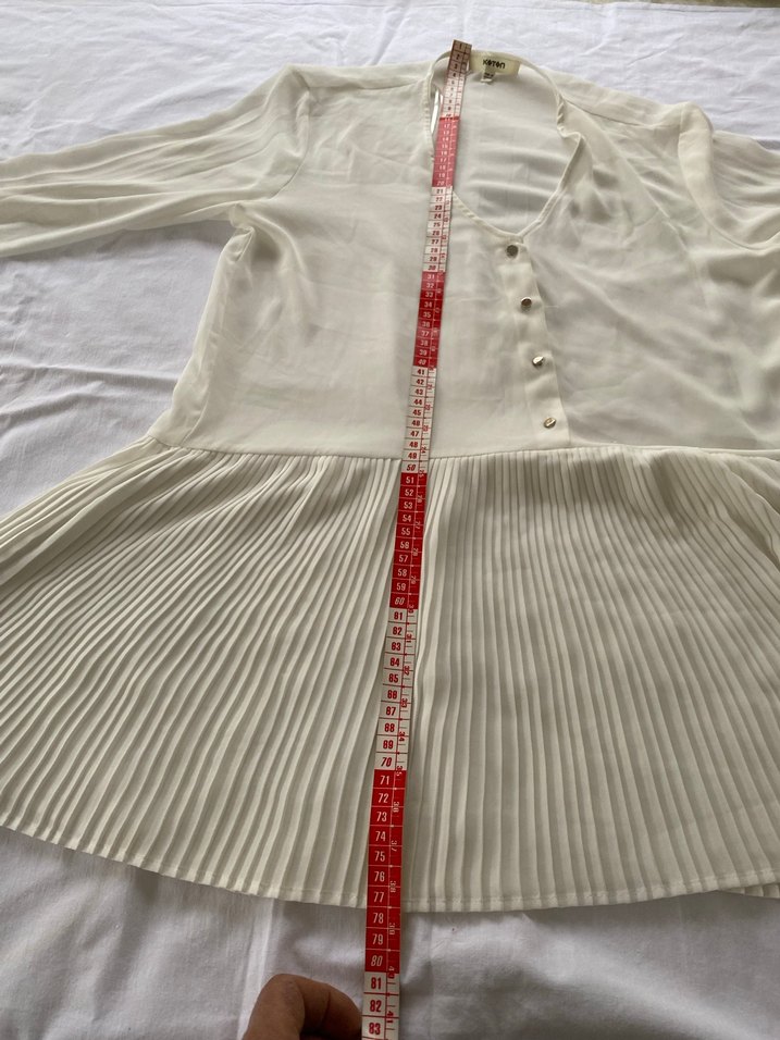 V Yaka Piliseli Beyaz Hamile Bluzu - Görsel 2