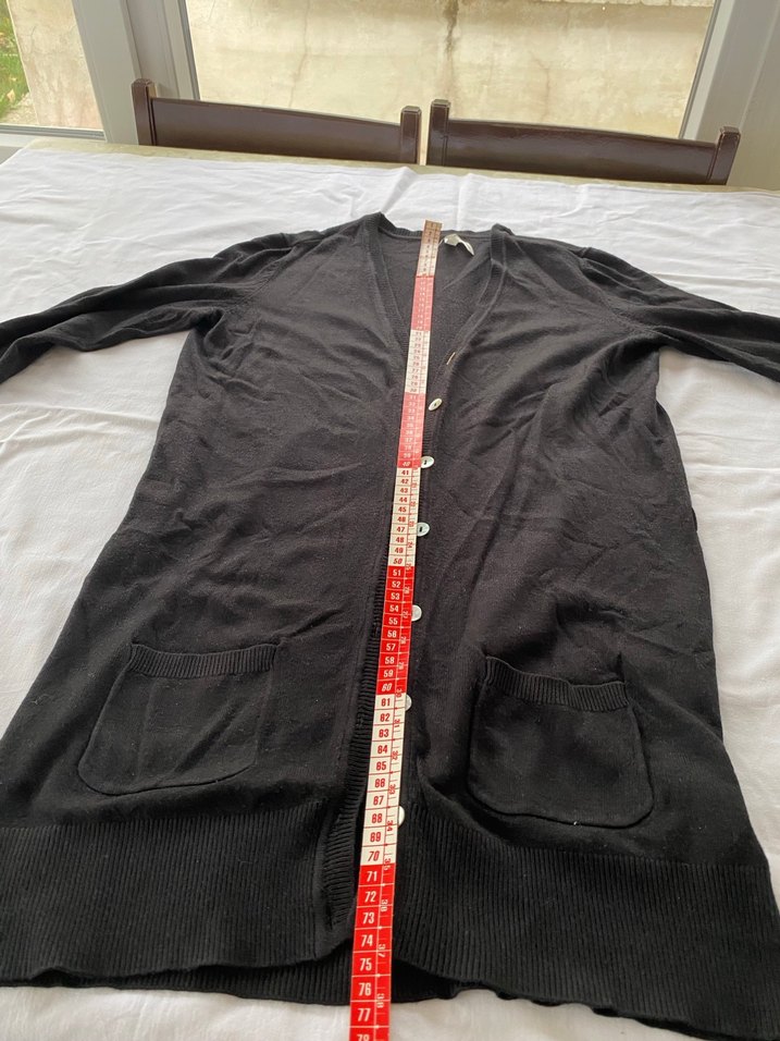 Düğmeli Siyah V Yaka Kadın Hırka - Görsel 2