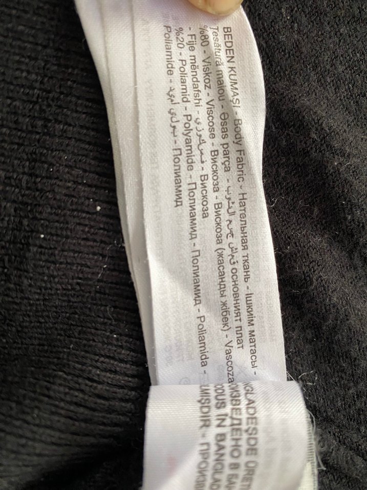 Düğmeli Siyah V Yaka Kadın Hırka - Görsel 3