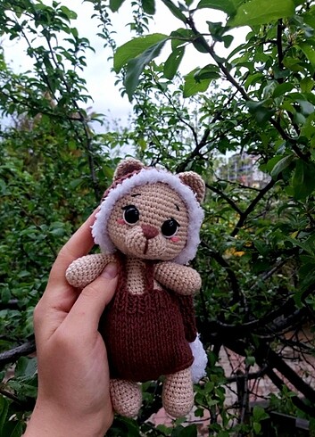 Amigurumi oyuncak ayı.