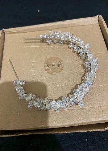 Bej Renkli Camlı Payetli Taç - Görsel 2