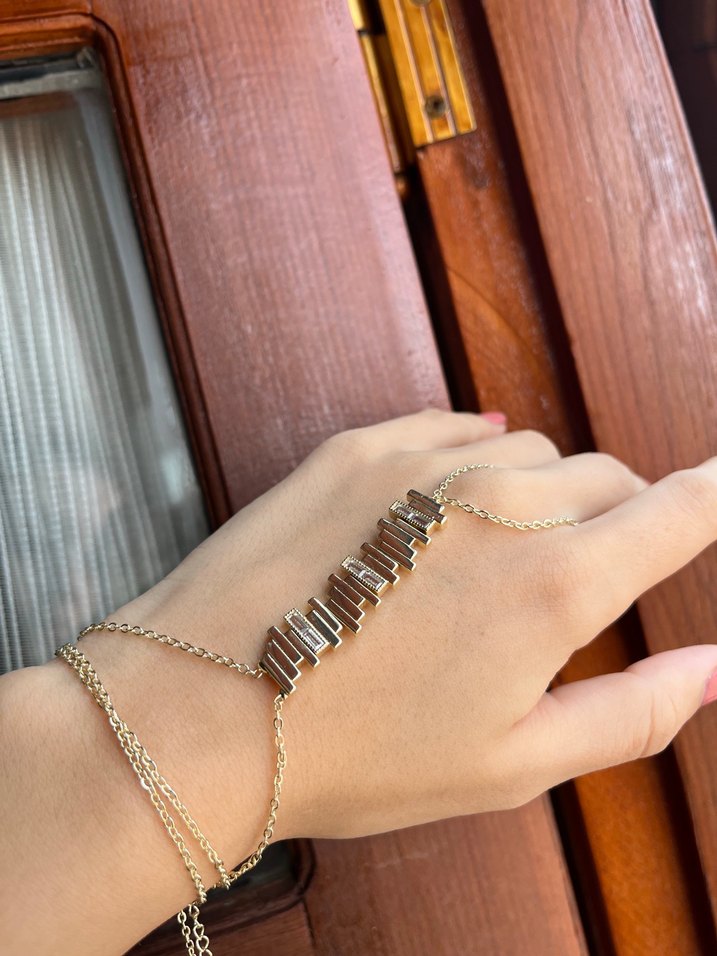 Zebra Desenli Zincir Detaylı Kadın El Zinciri - Görsel 2