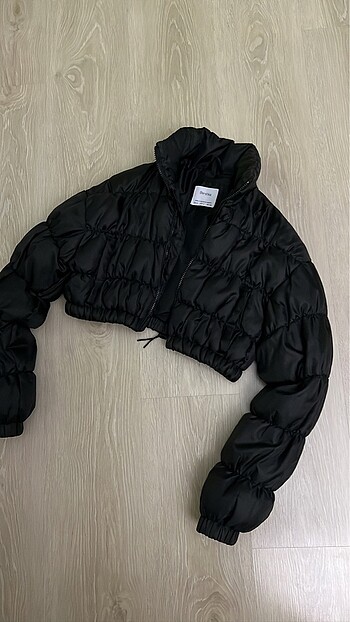 BERSHKA mont