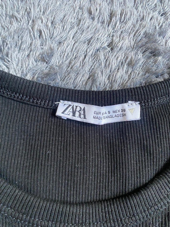 Zara Siyah Yüksek Yakalı Kadın Atlet - Görsel 2