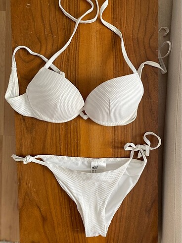 Beyaz bikini takımı