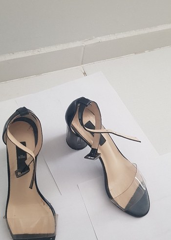 Elle Şeffaf Bantlı Siyah Kadın Topuklu Ayakkabı
