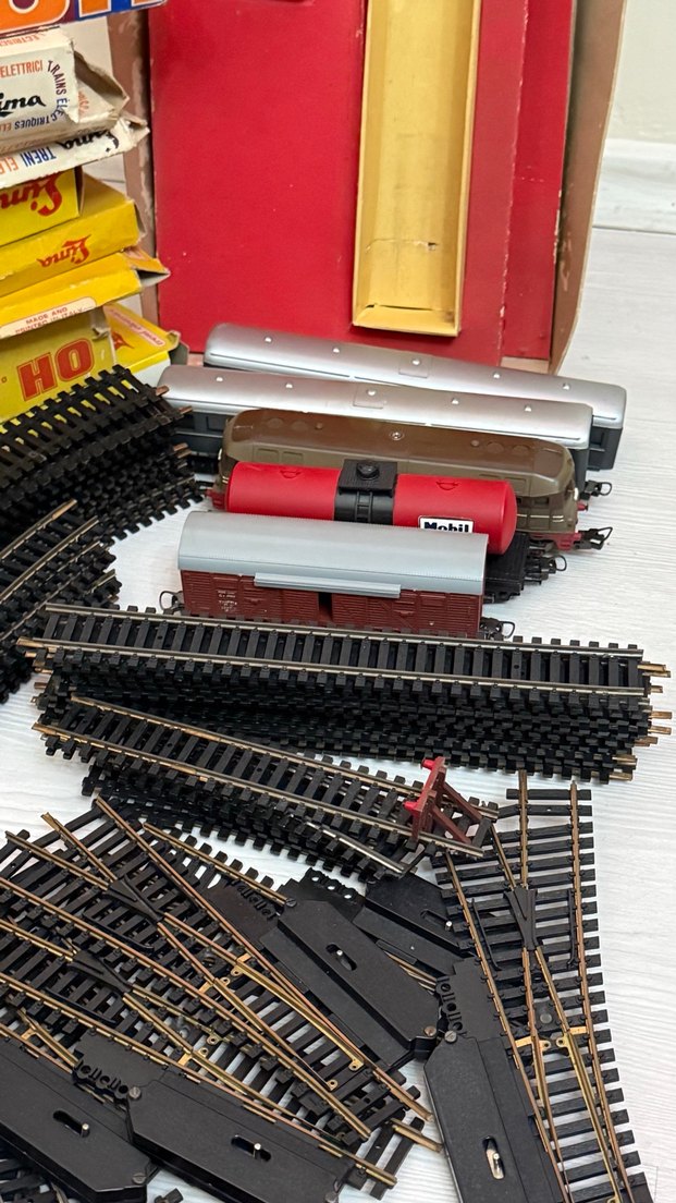 Lima HO Ölçekli Renkli Model Tren Seti - Görsel 3