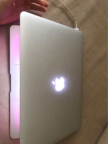 Apple MacBook