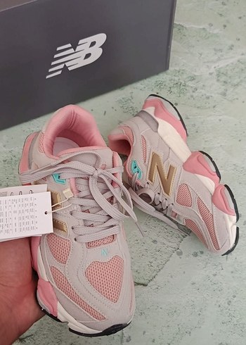 New Balance EFSANE MODEL NEW BALANCE 9060