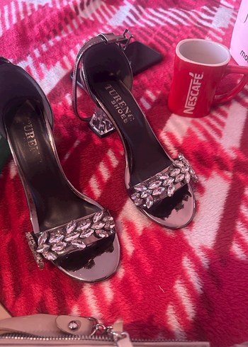 Gri Parlak Taşlı Tokalı Topuklu Kadın Ayakkabı - Görsel 3