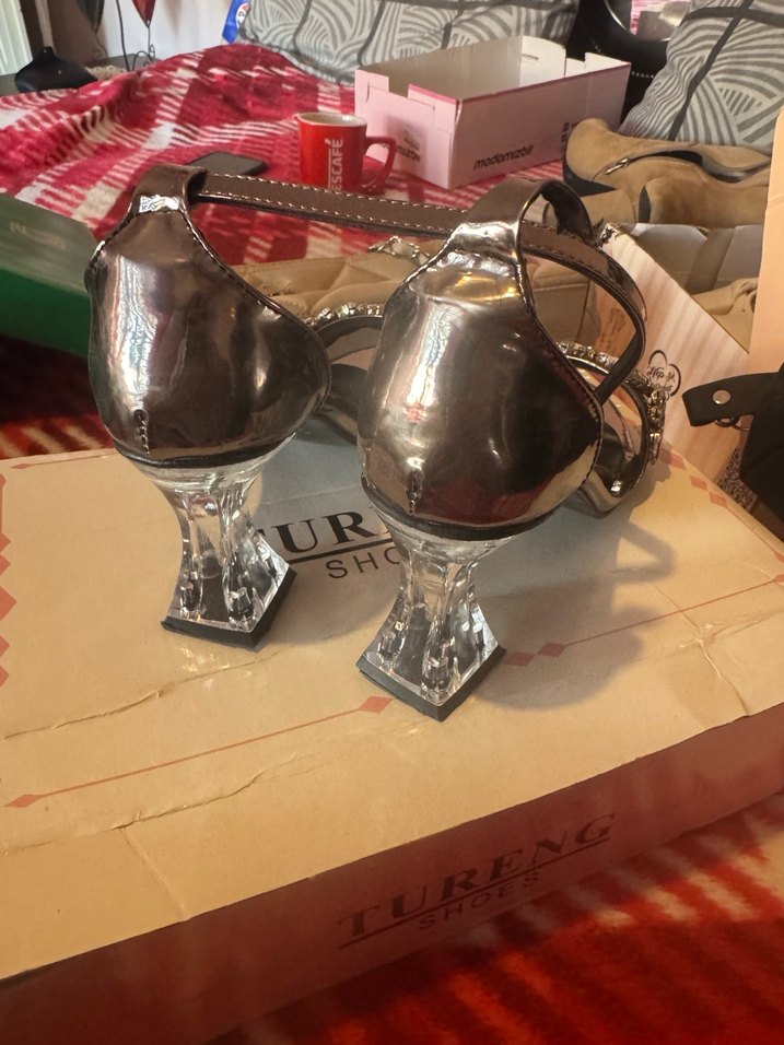 Gri Parlak Taşlı Tokalı Topuklu Kadın Ayakkabı - Görsel 2