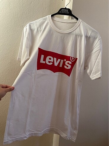 Levis tshirt