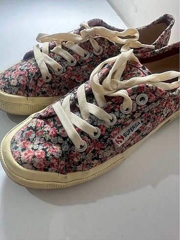 36 Beden Superga