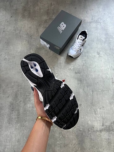 36 Beden beyaz Renk New Balance 530 ?White Black(36-45)