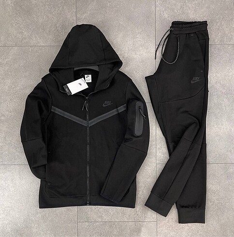 Nike tech takım