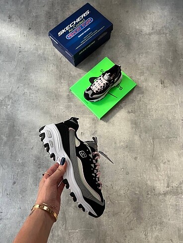 SKECHERS SNEAKER