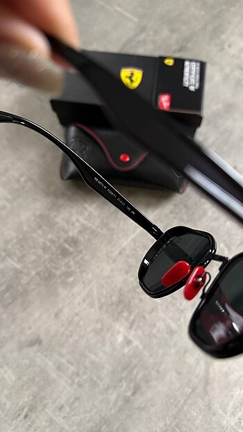 Rayban Ferrari Siyah Cam Siyah Sap - Görsel 4