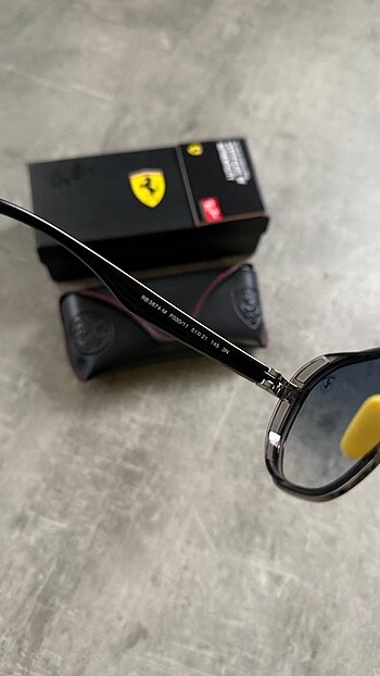 Rayban Ferrari Açık Renk Cam - Görsel 3