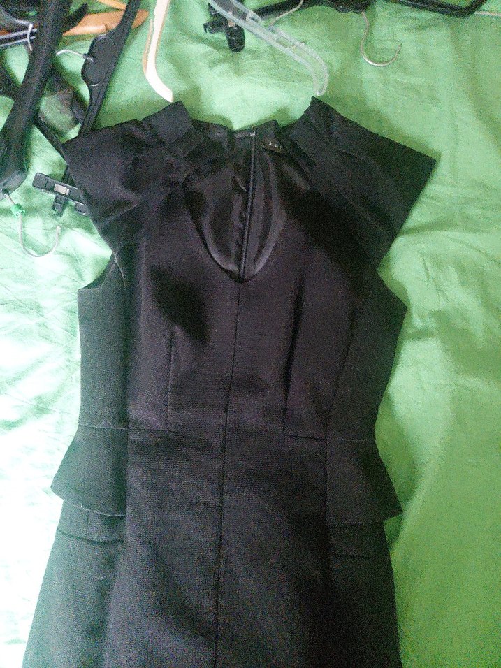 Siyah V Yakalı Drapeli Midi Elbise - Görsel 5