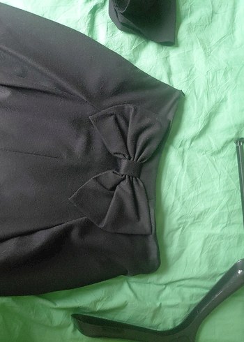 Fiyonk Detaylı Siyah Mini Etek - Görsel 5