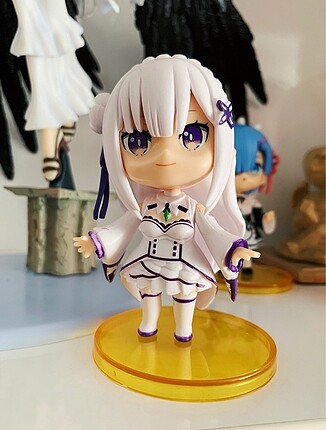 Emilia figür (10cm)